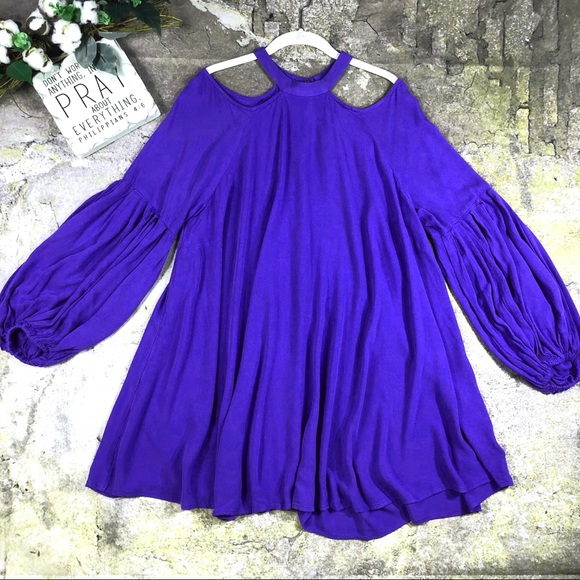 Free People Tops - 🛍 Free People drift away cold shoulders tunic top